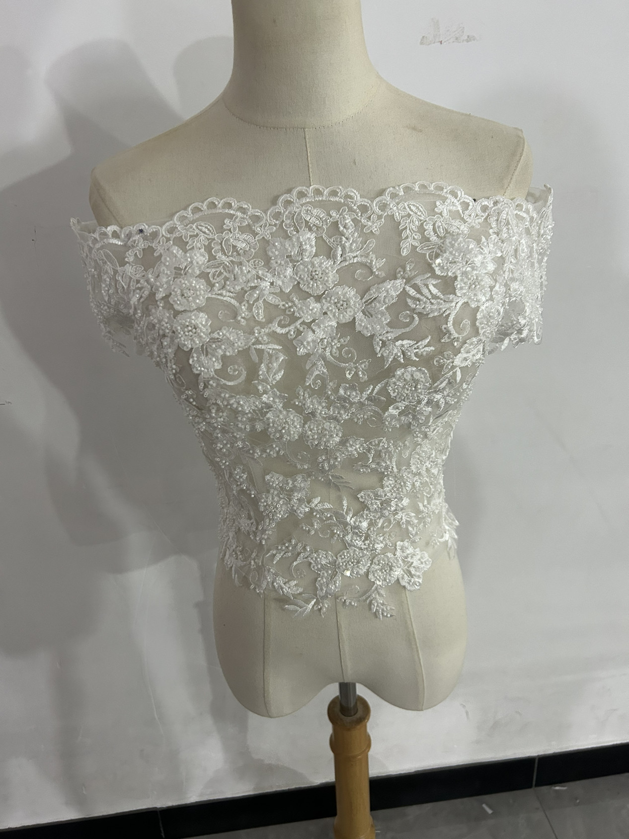 美品！ウエディングドレス ボレロ オフショル　キラキラスパンコール 総レース くるみボタン　ビジュートップス