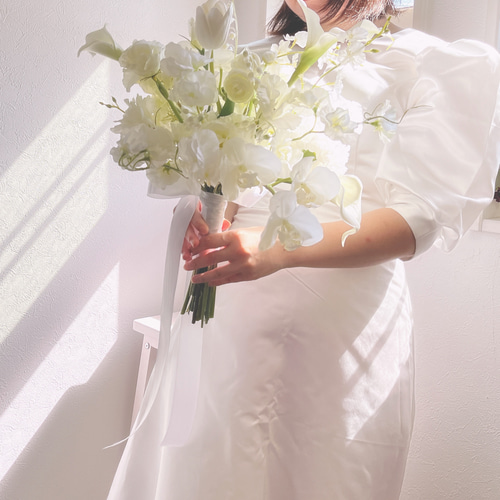 結婚式 前撮り 胡蝶蘭とカラーリリーのブーケ 結婚式 和婚 前撮り プレ花嫁 胡蝶蘭とカラーリリーの和風クラッチ