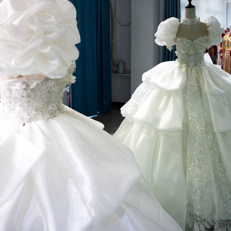 おしゃれ上級者に人気！ウェディングドレス 贅沢 手縫いスパンコール パール 豪華ロングトレーン 前撮り 花嫁M07