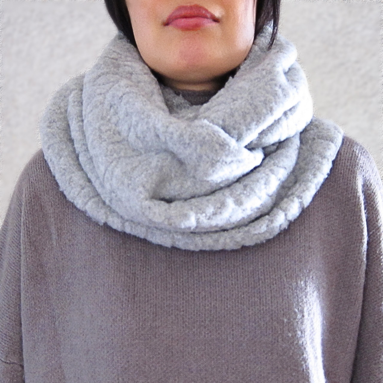 ボタニカル柄のウール混ジャカードニットスヌード ライトグレー