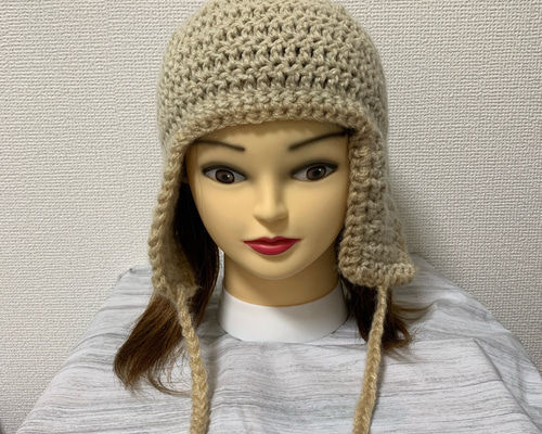 ハンドメイドベア(イギリス天然モヘア)全長25cm ＊ニット帽子付き＊ a5】キッズ兼レディース 耳当て付き モヘア ぽんぽん ベージュ ニット
