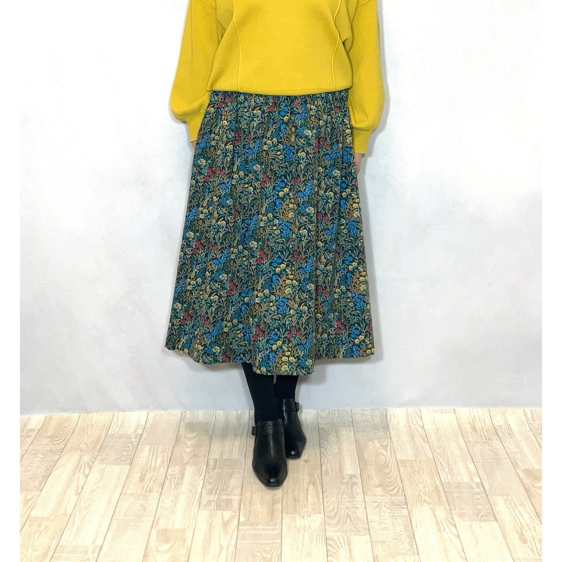 花柄のグリーン系コーデュロイAライン風スカート by Aki［A2484］