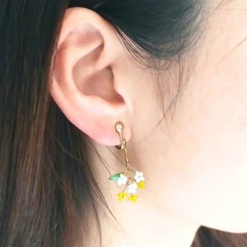 ゴールドかすみ草×ベージュ　イヤリング　シンプル　ハンドメイド 楽天市場】かすみ草 イヤリングの通販