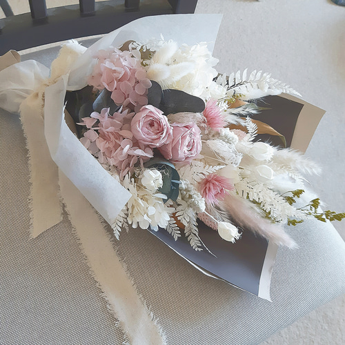 優しく癒される淡いピンクのドライフラワースワッグL コロンと