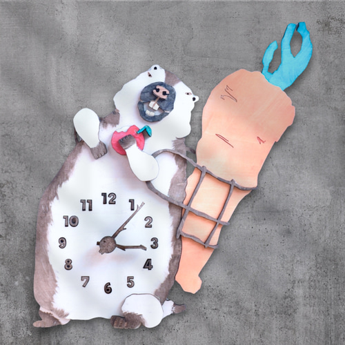 マーモットが絵本から飛び出してしまった レギュラーサイズ 時計 木製