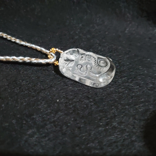 水晶 立体的蛇彫り ペンダントネックレス 素敵な逸品 ネックレス  