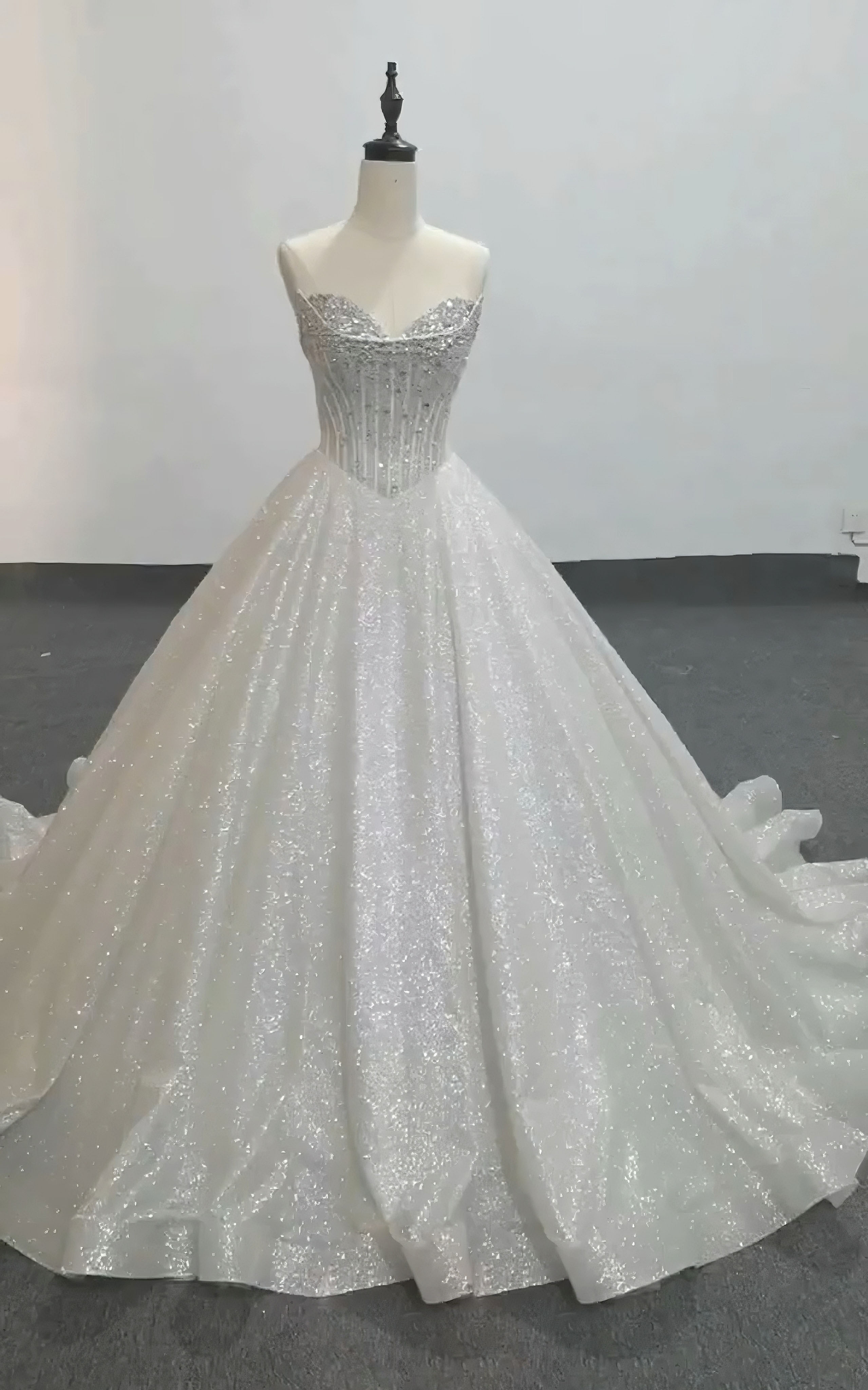 高品質！きらきらグッリター　輝きな光彩を放つ　プリンセスライン韓国スタイル　たっぷりビジュー　高級なデザイン前撮り披露宴