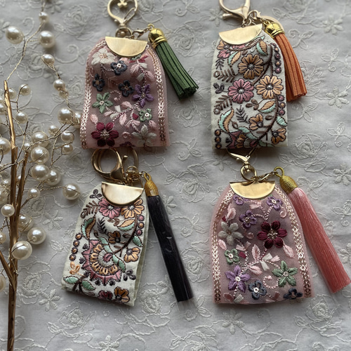 インド刺繍リボン》キーホルダー キーリング お土産 ギフト キーリング