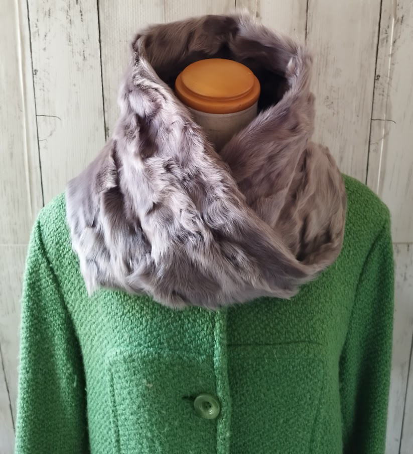 ¶ new antique fur ¶ シルバーグレーラムファーnejiriスヌード「NAVIA」