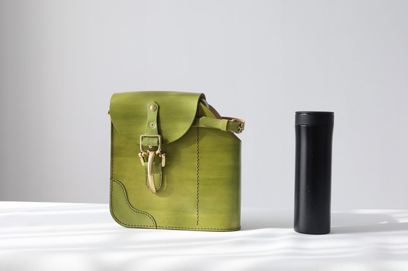 水筒の落ち着き先 】男女ともに使える 本革ショルダーバッグ 手染め