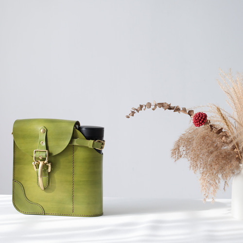 水筒の落ち着き先 】男女ともに使える 本革ショルダーバッグ 手染め