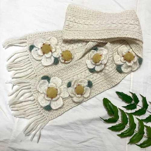 手編み 花アップリケ付き マフラー ストール 棒針編み マフラー