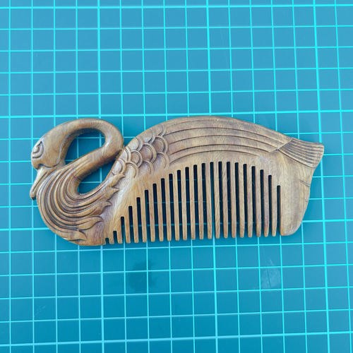 高級緑檀木 くし 木製櫛 両面彫刻 白鳥 【桃太郎】お守り 静電気防止