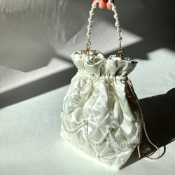 ♡お出かけにぴったり♡パール揺れる2wayふんわりキルティング巾着