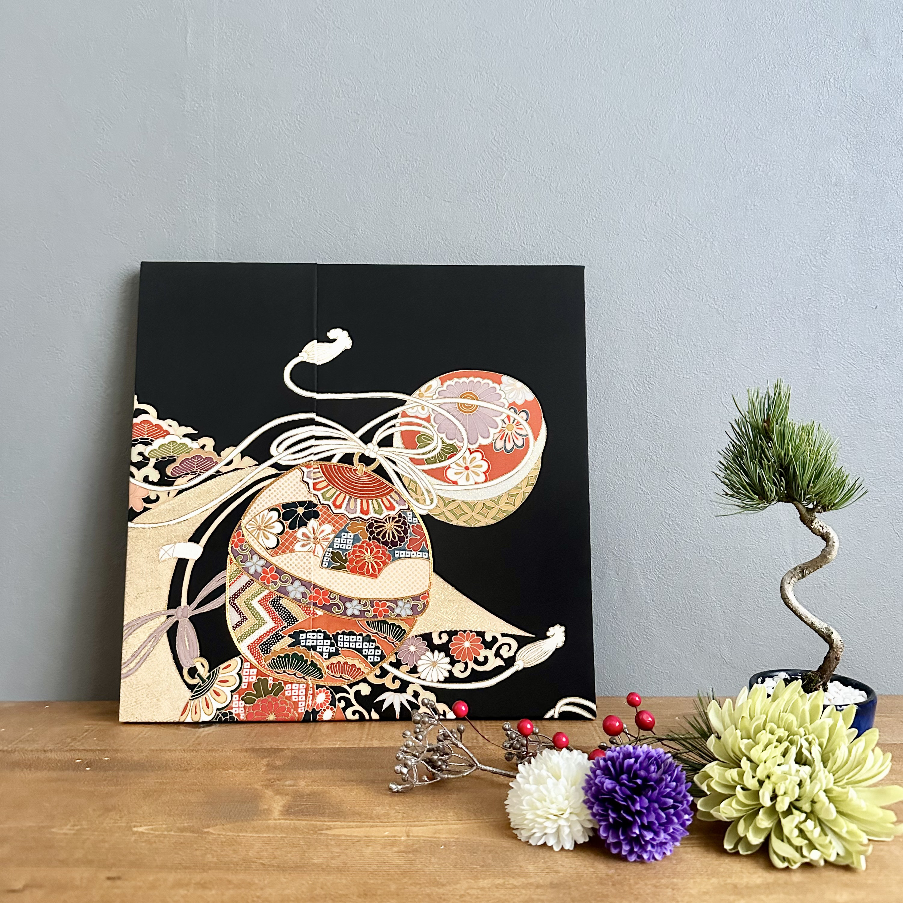 ※38×38cm 大きな着物のファブリックパネル　漆黒に輝く毱　着物　リメイク　インテリア　ギフト　ひなまつり　壁　正月