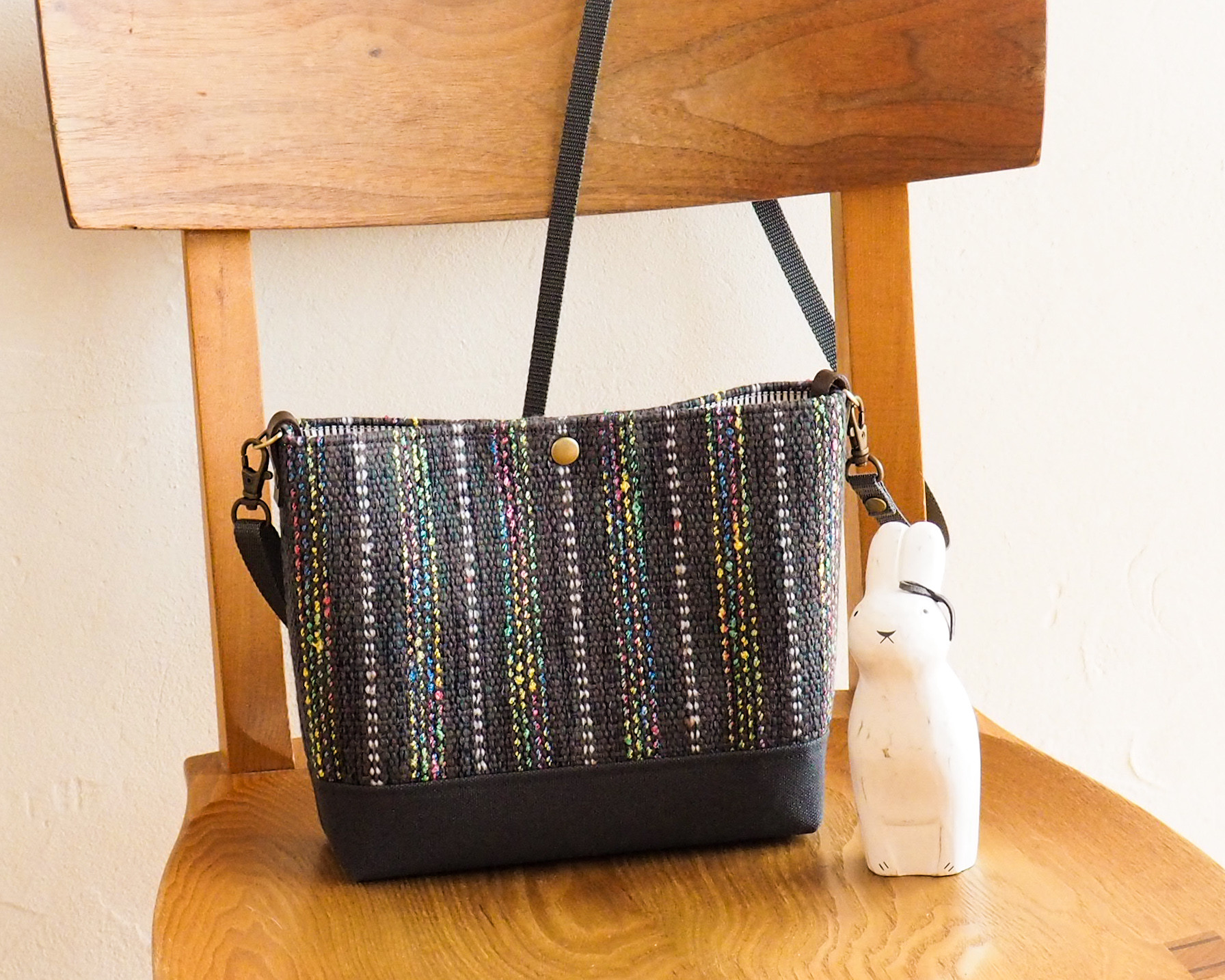 手織りウィンターカラーのポシェット（チャコールグレー）