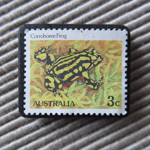 アップサイクル オーストラリア カエル切手ブローチ 10288 ブローチ