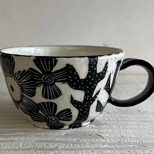 手彫りコーヒーカップ yoshida pottery _ 玉脚コーヒーカップ（さびいろうぐいす） - NODE
