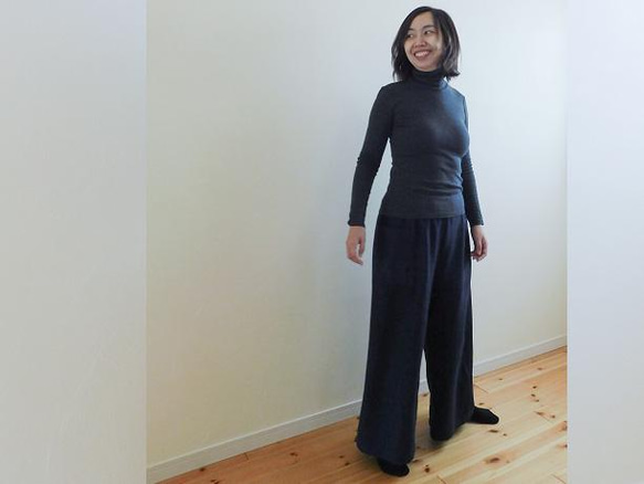 裏起毛であったか☆コットンモールスキンのワイドパンツ・チャコールグレー 5枚目の画像