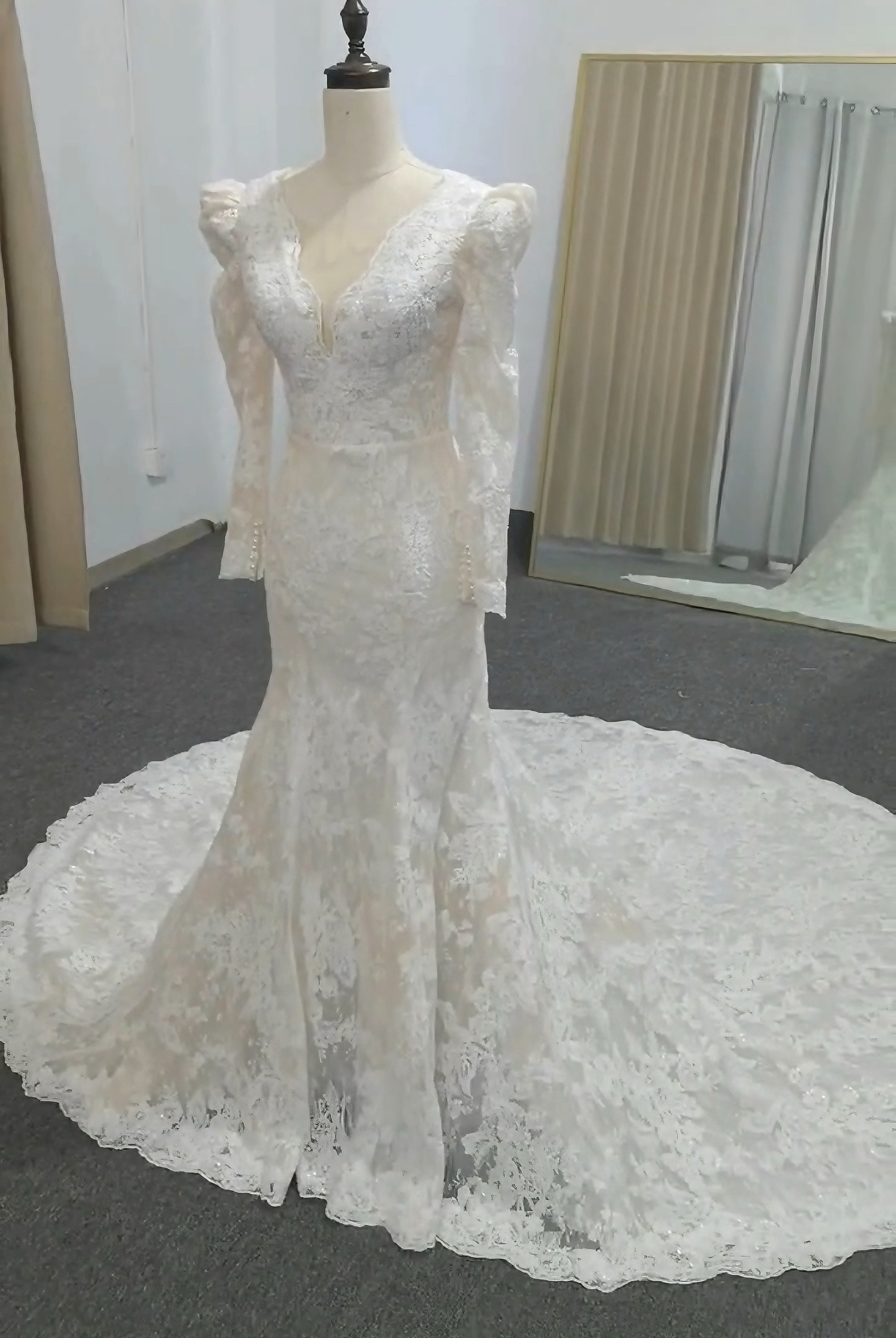 新作！贅沢な小花総レース　マーメイド長袖　vネック　優雅なドレス　アンティークなドレス　豪華　前撮り2次会お呼ばれ披露宴