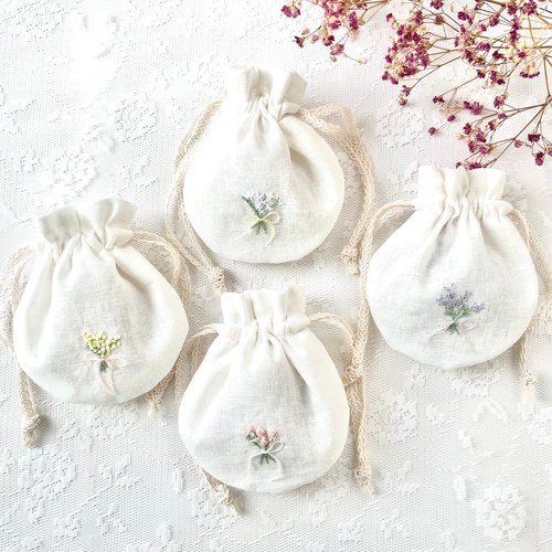 2308-3 手のひら巾着サシェ 香り袋 綿麻 レース ローズ刺繍 ブルー 2308-3 手のひら巾着サシェ 香り袋 綿麻 レース ローズ刺繍 ブルー