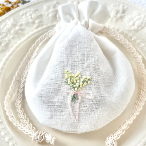 2401-35 手のひら巾着サシェ 香り袋 綿麻 レース 刺繍 ローズ オレンジ 2401-35 手のひら巾着サシェ 香り袋 綿麻 レース 刺繍 ローズ
