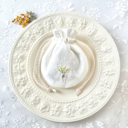 お花刺繍ポーチのサシェ（匂い袋）＊無農薬ミモザと天然成分100％精油