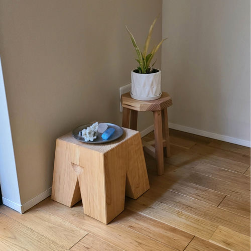 セール✨天然木　精細彫刻　折り畳みサイドテーブル　花台飾り台　台座　未使用保管品 花台 フラワースタンド 木製 天然木 サイドテーブル コンパクト