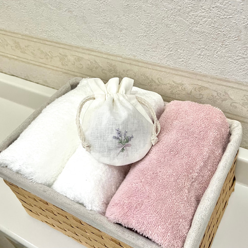 お花の刺繍ポーチサシェ（匂い袋）＊無農薬ラベンダーと天然成分100