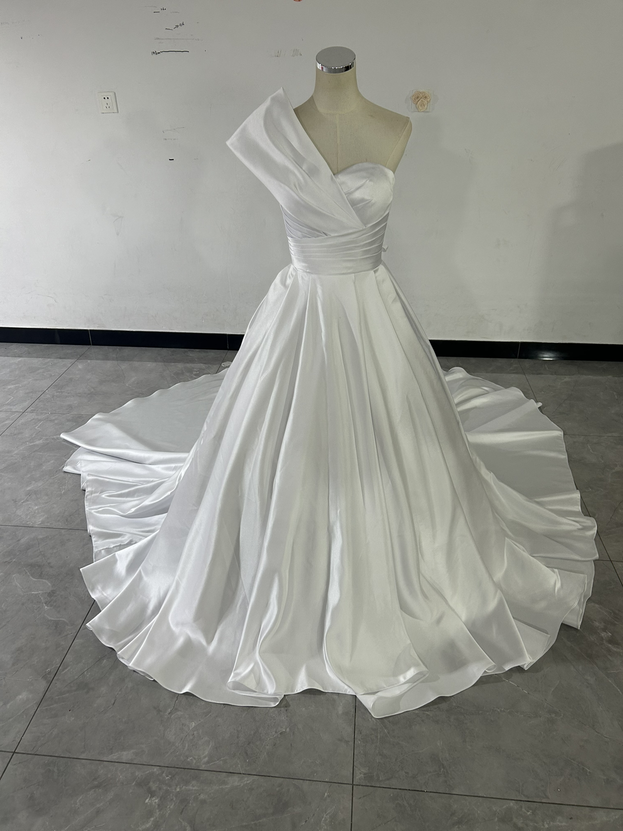 エレガント ウエディングドレス ワンショルダー Aライン ロングトレーン 演奏会/音楽会