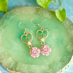 王冠と薔薇のピアス・サーモンピンク 1枚目の画像