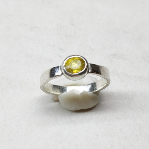 イエローサファイア シルバーリング 槌目 天然石 シルバー925 SV925