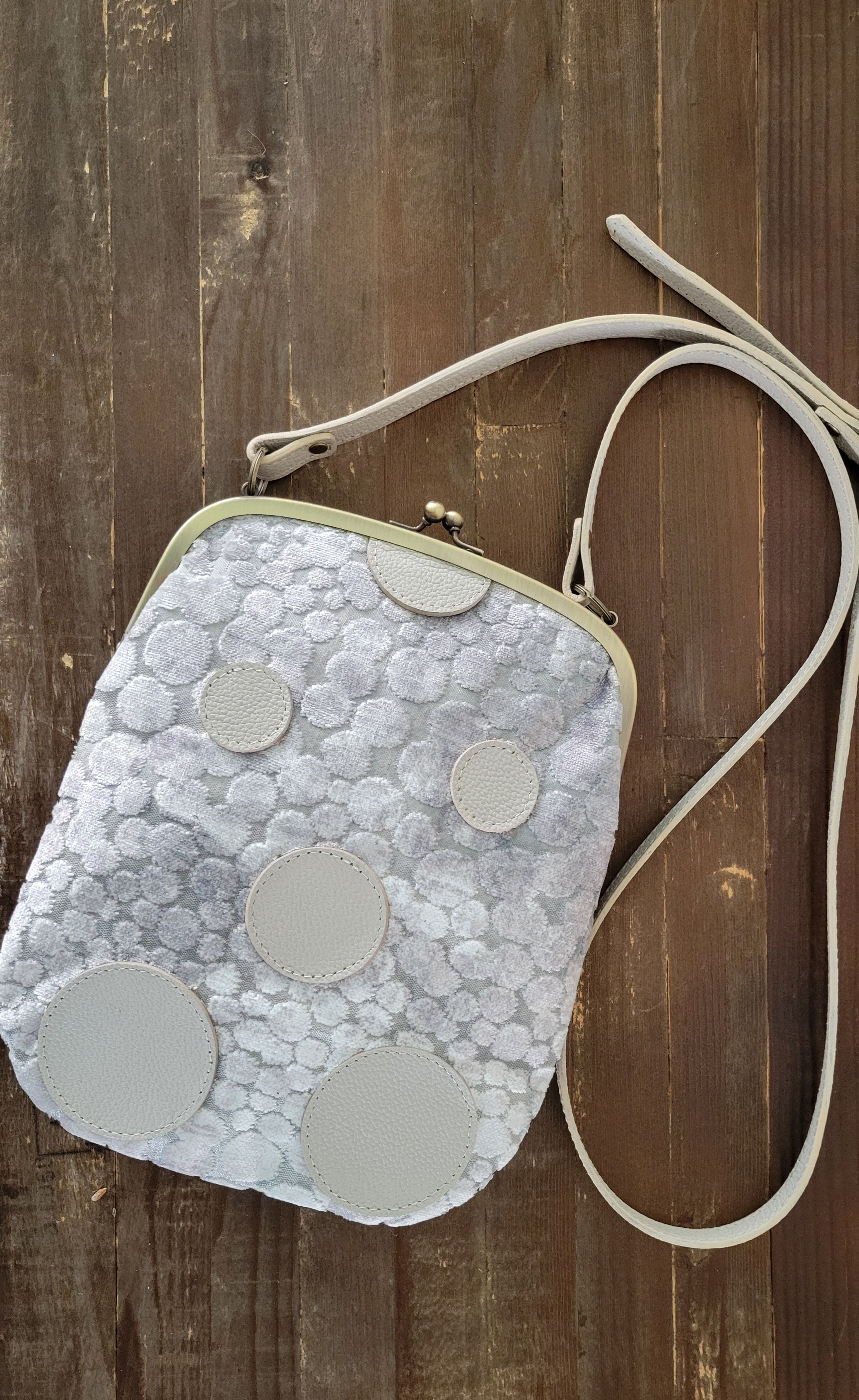 丸いモチーフのミニポシェット(ベルベットジャガード織り)