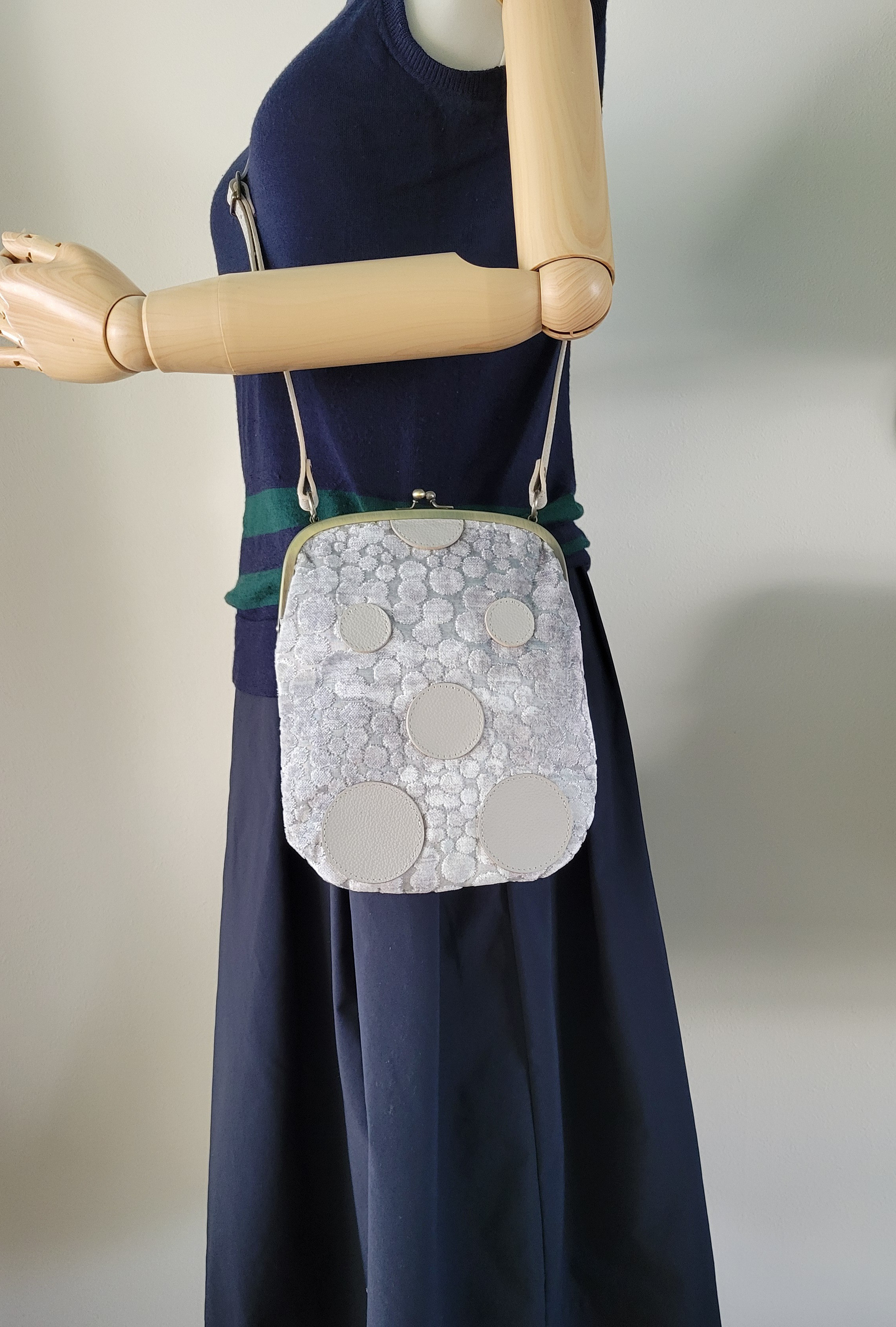 丸いモチーフのミニポシェット(ベルベットジャガード織り)