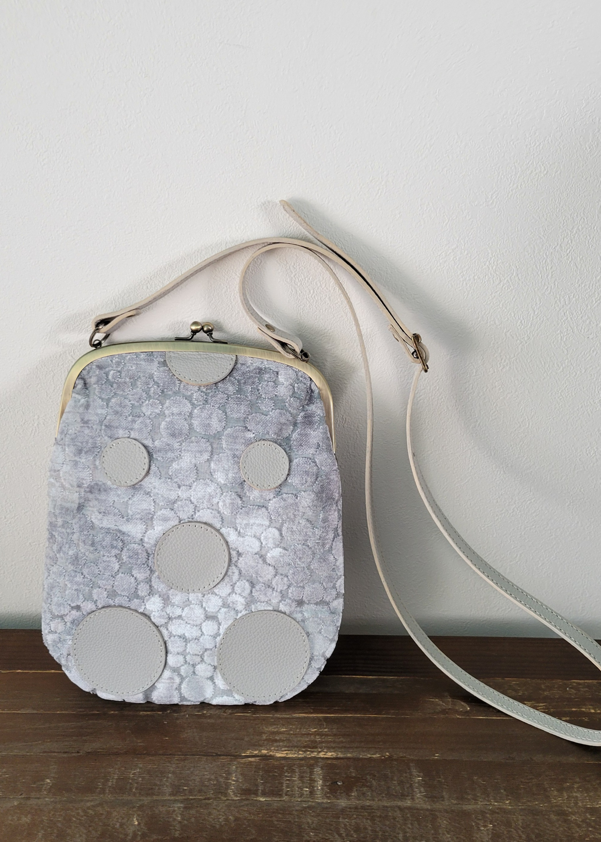 丸いモチーフのミニポシェット(ベルベットジャガード織り)