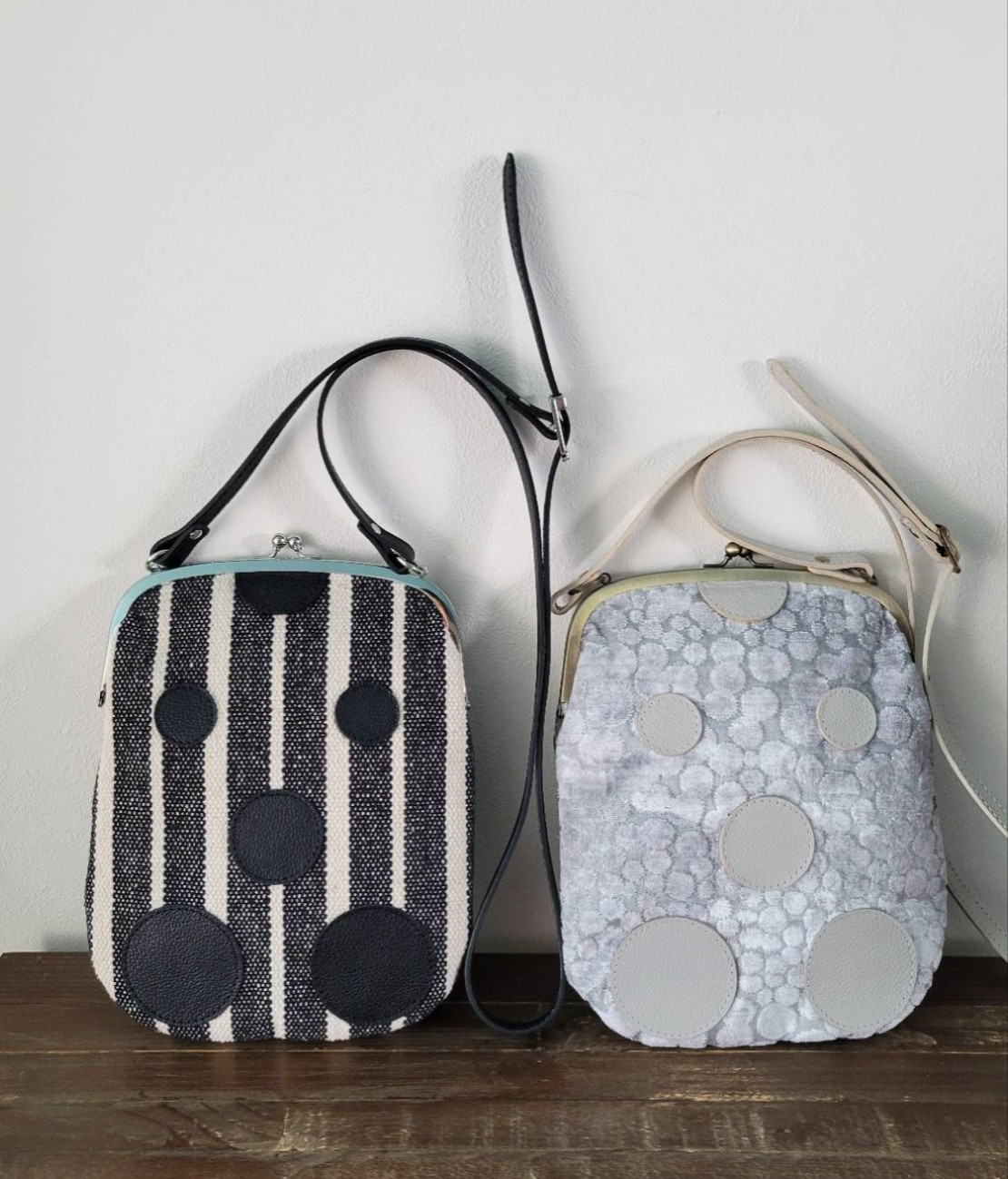 丸いモチーフのミニポシェット(ベルベットジャガード織り)