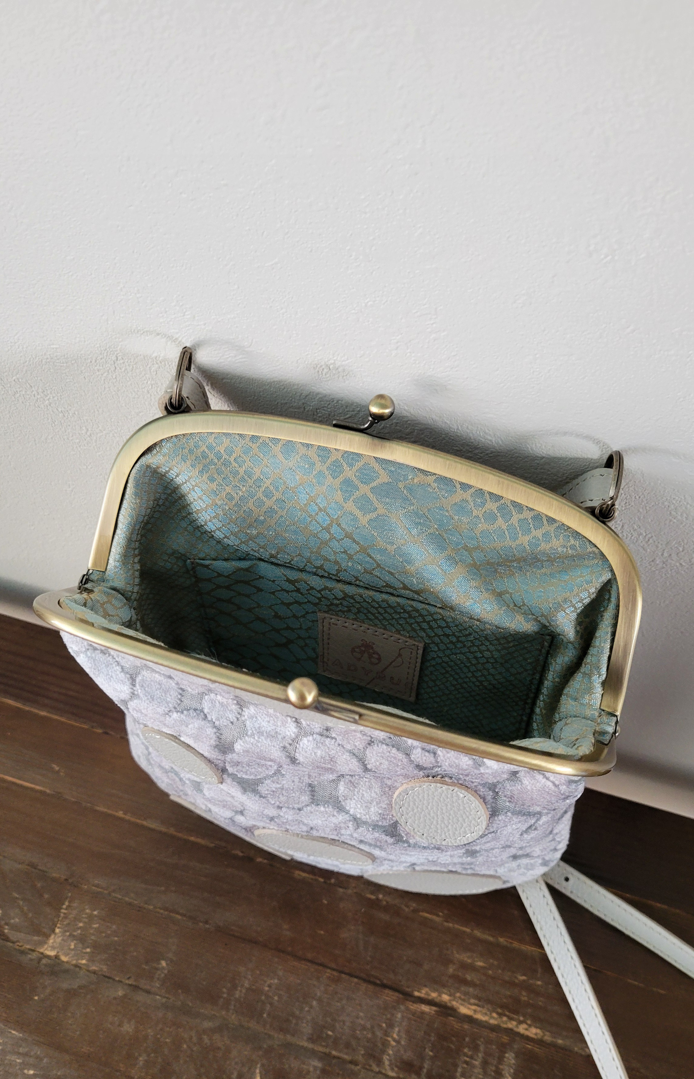 丸いモチーフのミニポシェット(ベルベットジャガード織り)