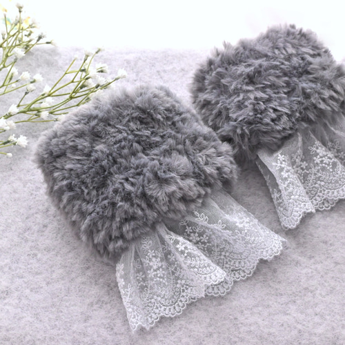 レースで飾る、大人のファーカフス＊ふわふわファー《グレー》 手袋