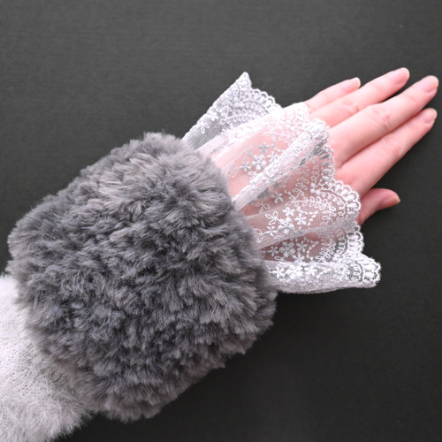 レースで飾る、大人のファーカフス＊ふわふわファー《グレー》 手袋