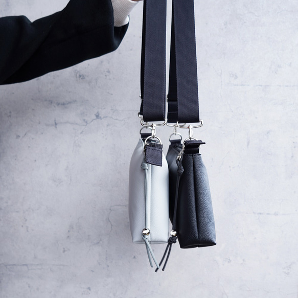 雨の日もおしゃれに♪撥水エコレザー 2way ショルダーバッグ(黒)軽量 ギャザーハンドルバッグ ハンドバッグ 旅行に◎ 14枚目の画像