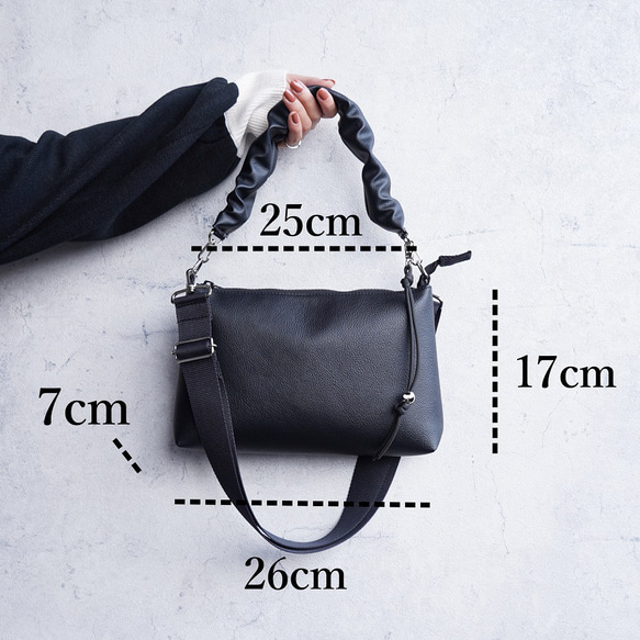 雨の日もおしゃれに♪撥水エコレザー 2way ショルダーバッグ(黒)軽量 ギャザーハンドルバッグ ハンドバッグ 旅行に◎ 5枚目の画像