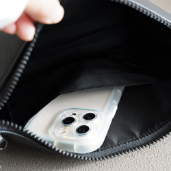 雨の日もおしゃれに♪撥水エコレザー 2way ショルダーバッグ(黒)軽量 ギャザーハンドルバッグ ハンドバッグ 旅行に◎ 9枚目の画像