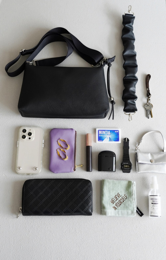 雨の日もおしゃれに♪撥水エコレザー 2way ショルダーバッグ(黒)軽量 ギャザーハンドルバッグ ハンドバッグ 旅行に◎ 10枚目の画像