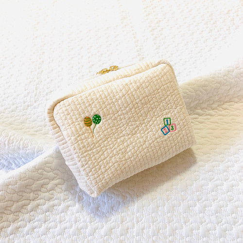teddy bear 両開きポーチ H15W20D5 くま 風船 刺繍 ヌビポーチ