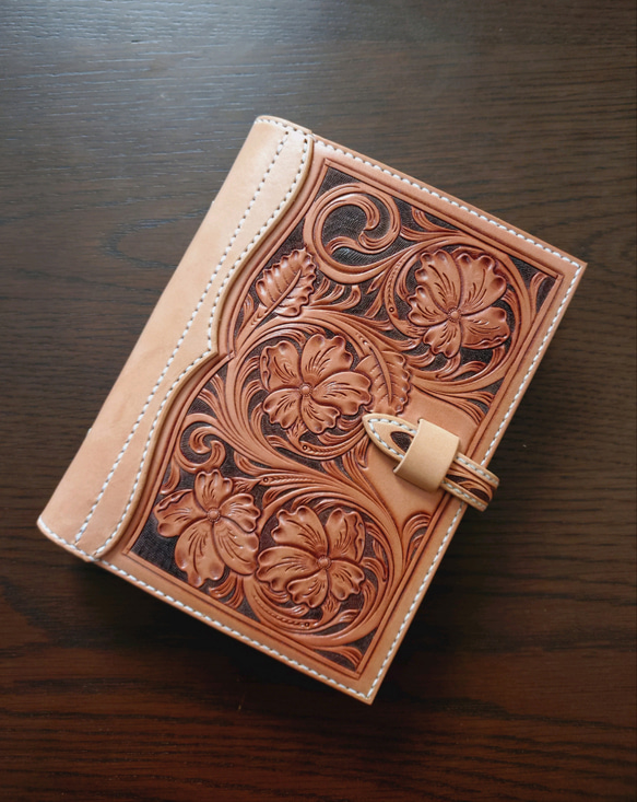 システム手帳 レザーカービング バイブルサイズ 革 手帳 王様と