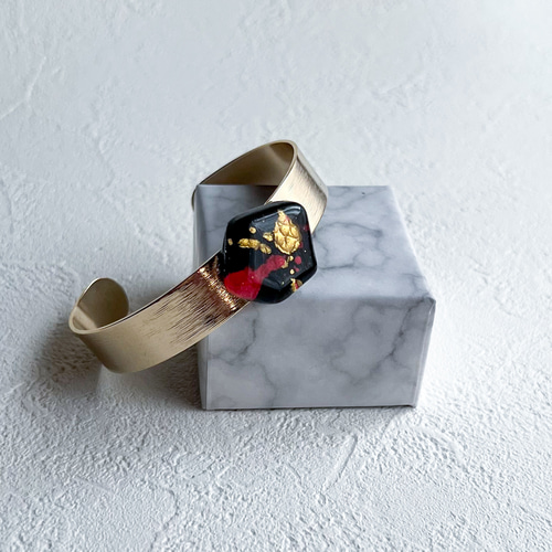 SALE】レザーインクアート「黒に金赤」ゴールドバングル バングル