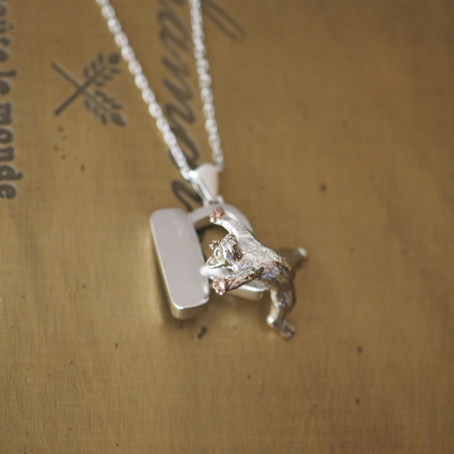 ジャンプ猫のイニシャルSilverペンダントR