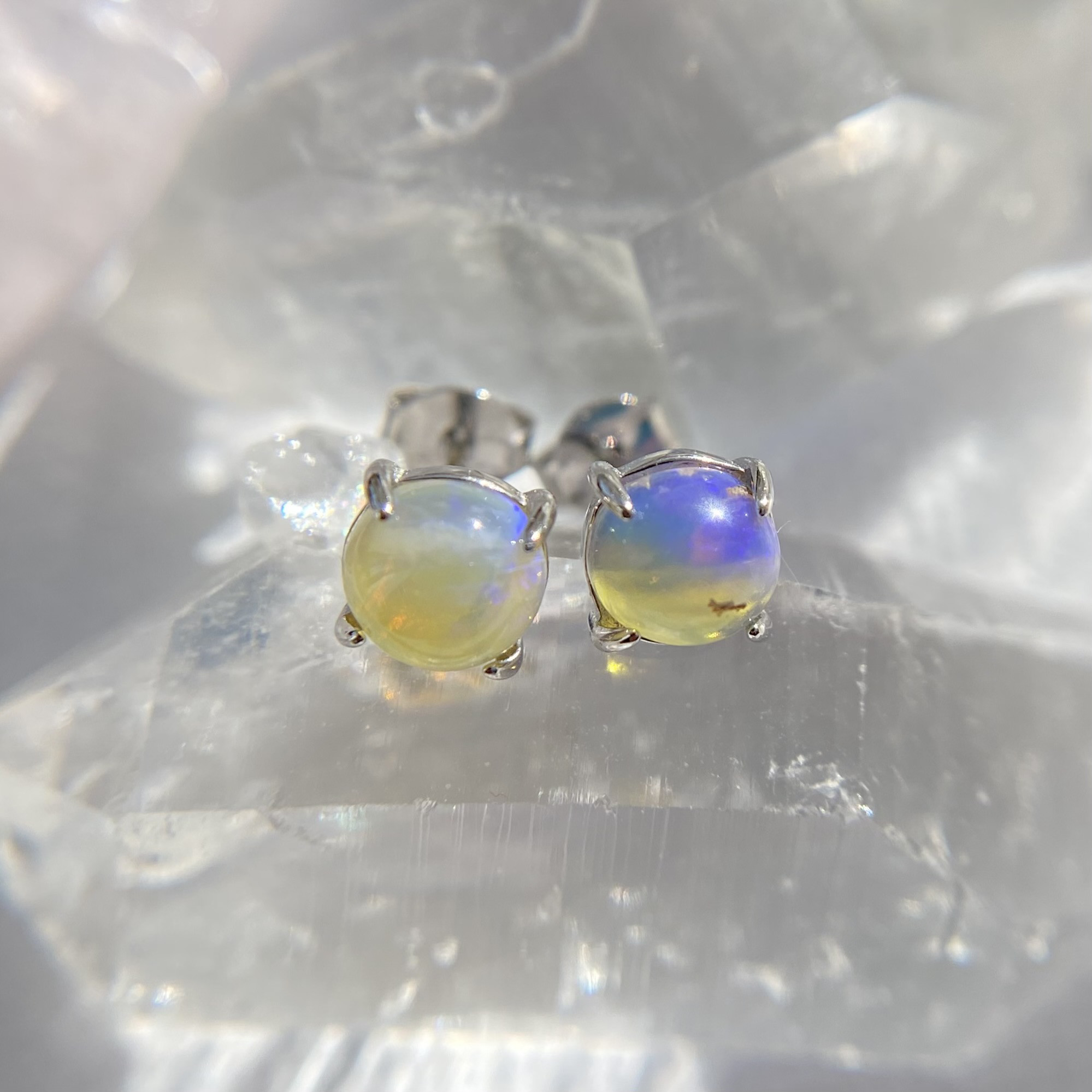 天然オパールシルバーピアス☆オーストラリア産原石から磨いた１点もの