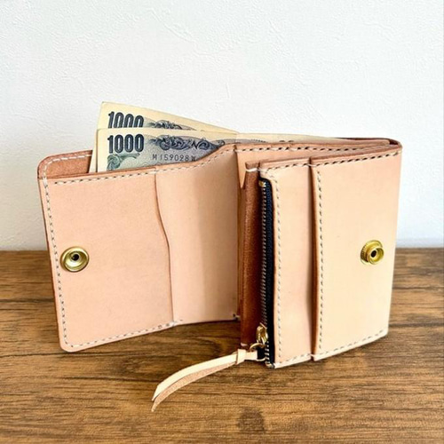 本革×手縫い」スタッズ付き 二つ折りレザー財布／革色、ステッチ