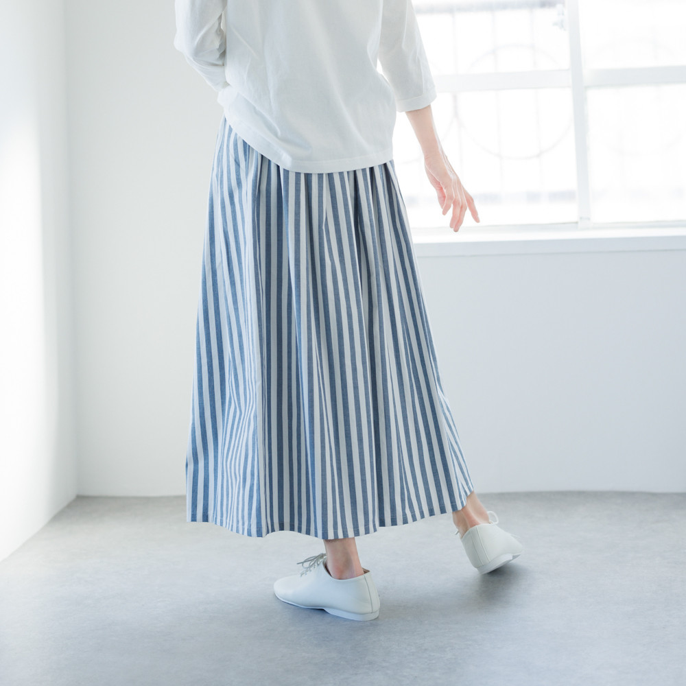 「速乾・しわになりにくい・へたらない」3拍子揃った賢いスカート/タックスカート・ロング丈/ネイビーストライプ